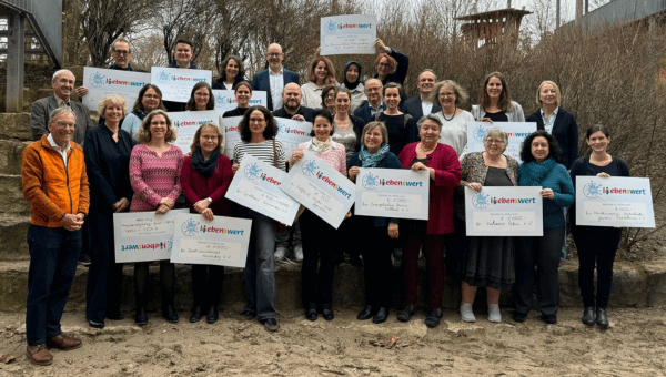 Scheckübergabe: Stiftung PSD L(i)ebensWert spendet 50.000 Euro an soziale Einrichtungen in Freiburg Scheckübergabe: Stiftung PSD L(i)ebensWert spendet 50.000 Euro an soziale Einrichtungen in Freiburg